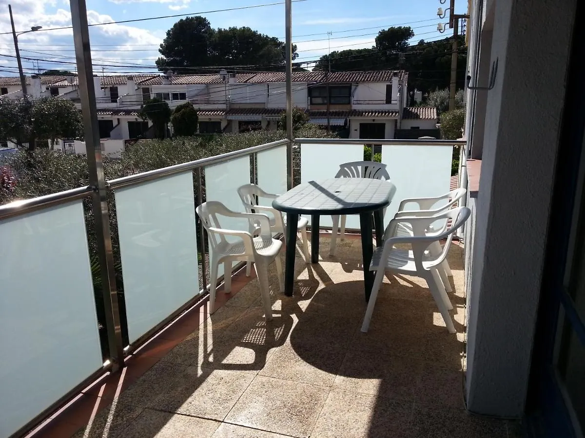 Apartment With Community Pool For 4 People L' Escala